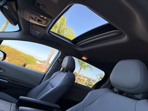 Used 2024 Toyota Sienna XLE FWD image 54