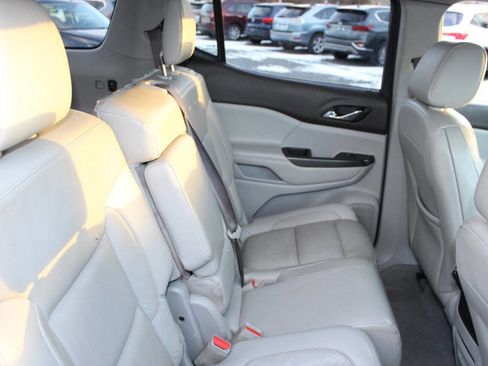 Used 2017 GMC Acadia SLT image 19