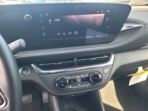 Used 2025 Buick Envista Sport Touring w/ Convenience I Package FWD image 20
