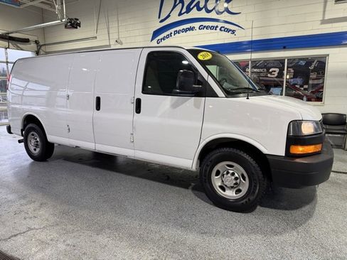 Used 2018 Chevrolet Express 2500 Extended image 11