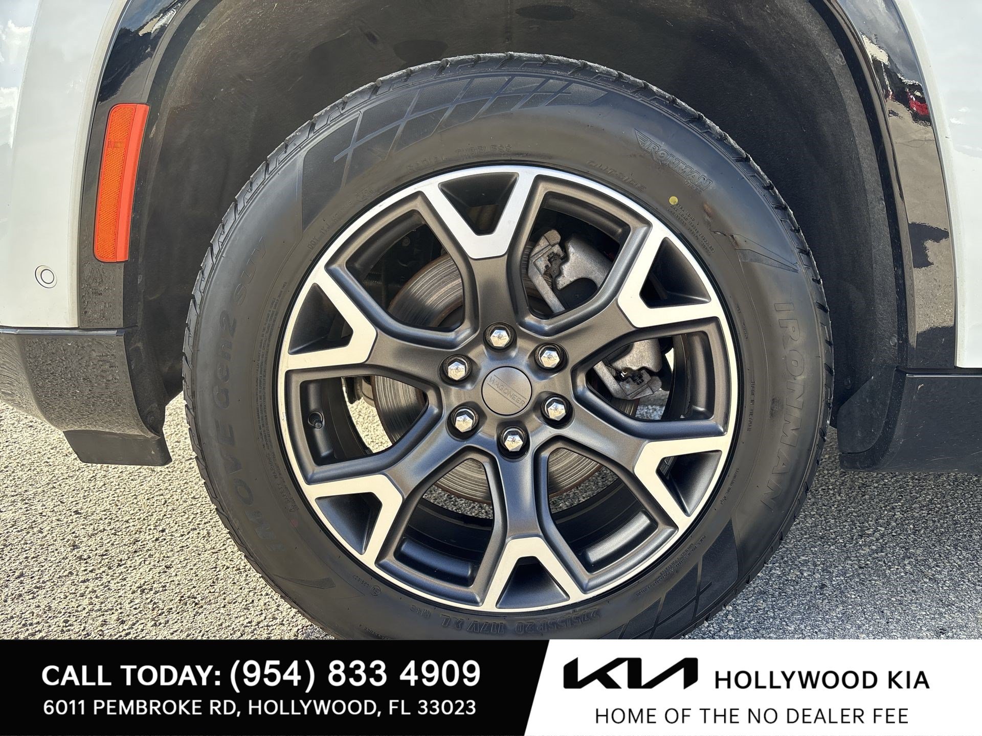 Used 2024 Jeep Wagoneer L Series III w/ Flexible Seating Group AWD/4WD image 18