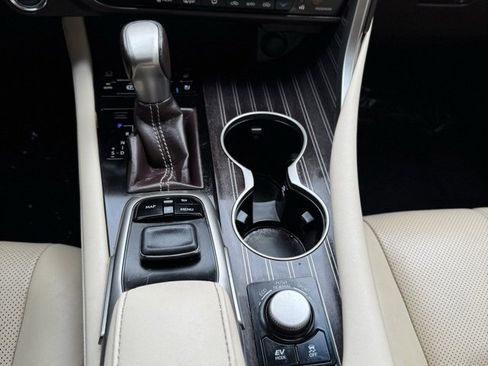 Used 2016 Lexus RX 450h AWD image 36