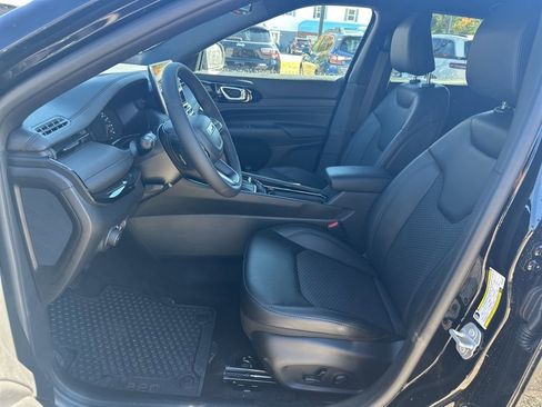 New 2025 Jeep Compass Latitude w/ Sun & Sound Group image 10