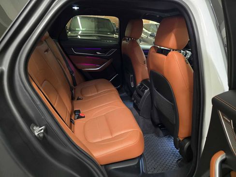 Used 2025 Jaguar F-PACE R-Dynamic S image 14