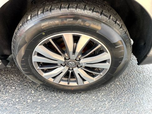 Used 2019 Nissan Pathfinder SL image 14