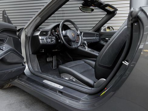 Used 2016 Porsche 911 Carrera S image 4