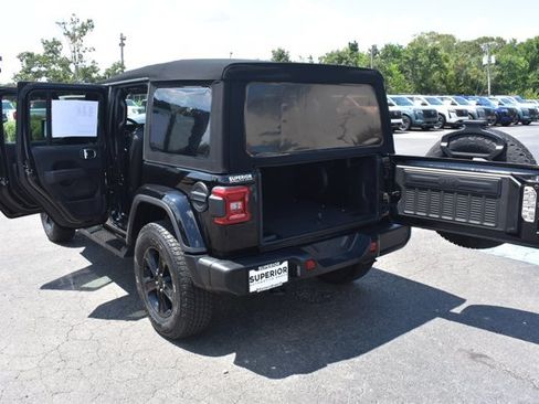Used 2021 Jeep Wrangler Unlimited Sahara AWD/4WD image 15