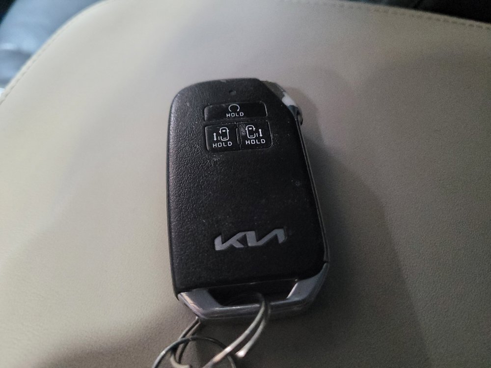 Used 2022 Kia Carnival LX FWD image 32