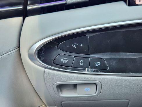 New 2026 Genesis GV70 2.5T Advanced image 17