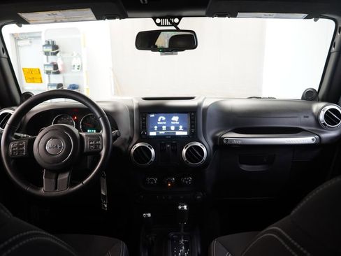 Used 2014 Jeep Wrangler Sahara w/ Connectivity Group AWD/4WD image 17