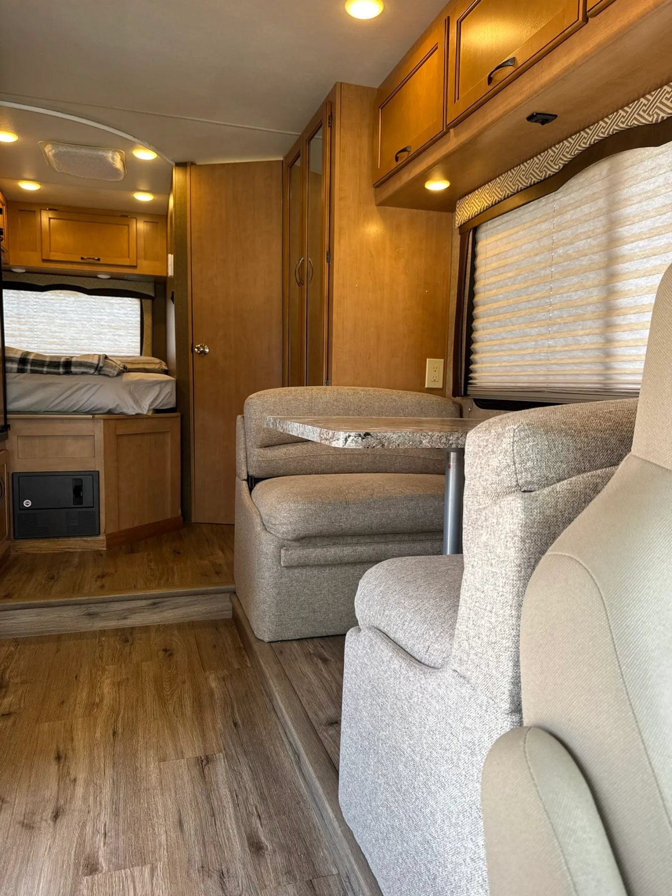 Used 2017 Ford E-450 and Econoline 450 Super Duty w/ Motorhome Prep Package RWD image 41