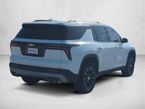 New 2026 Chevrolet Traverse LT w/ Sun and Wheel Package FWD image 2