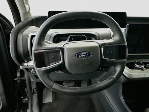 Used 2025 Ford Expedition Active AWD/4WD image 18
