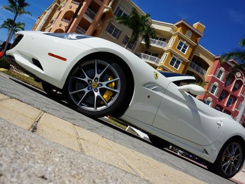 Used 2014 Ferrari California RWD image 56