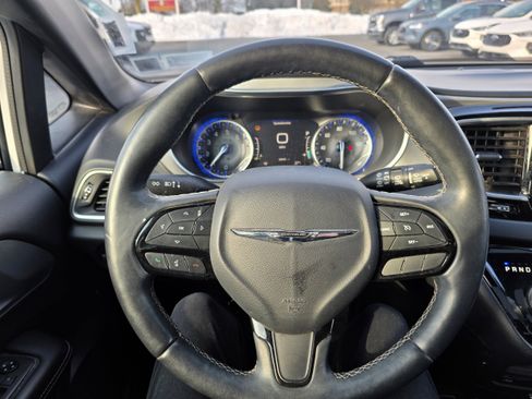 Used 2018 Chrysler Pacifica Touring-L Plus image 13