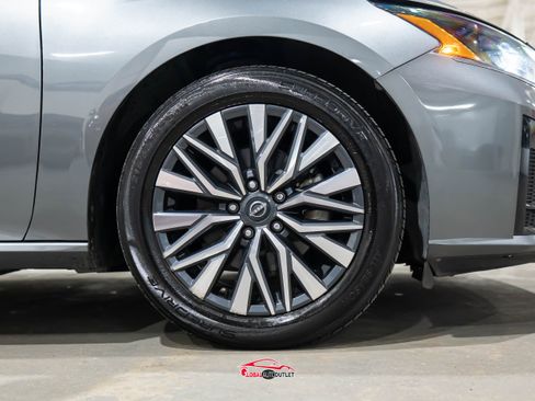 Used 2024 Nissan Altima 2.5 SV image 9