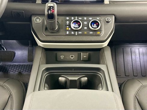 Used 2024 Land Rover Defender 110 SE AWD/4WD image 12