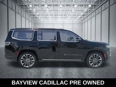 Used 2022 Jeep Grand Wagoneer Series III w/ HD Trailer Tow Package AWD/4WD image 7