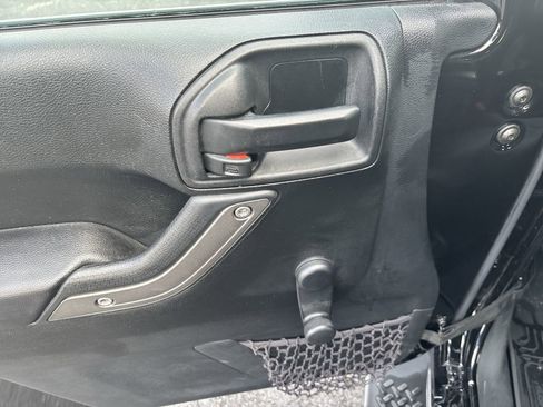 Used 2017 Jeep Wrangler Unlimited Sport w/ Connectivity Group image 14