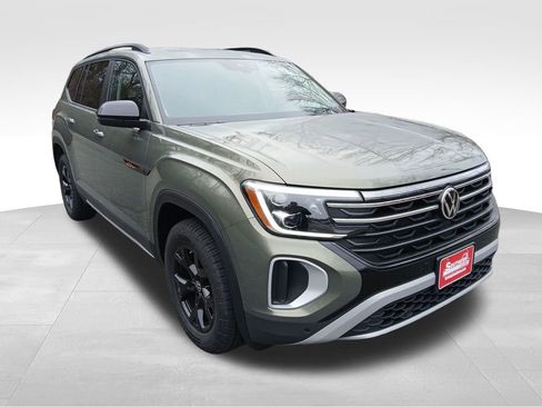 New 2026 Volkswagen Atlas Peak Edition image 7