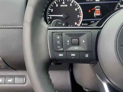 New 2025 Nissan Pathfinder SL image 16