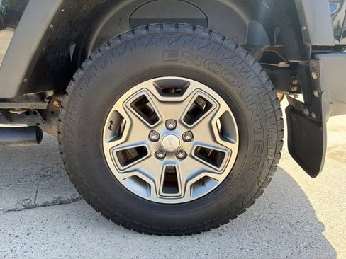 Used 2014 Jeep Wrangler Rubicon w/ Power Convenience Group AWD/4WD image 9