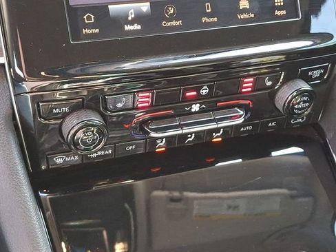 Used 2021 Jeep Grand Cherokee L Limited image 23