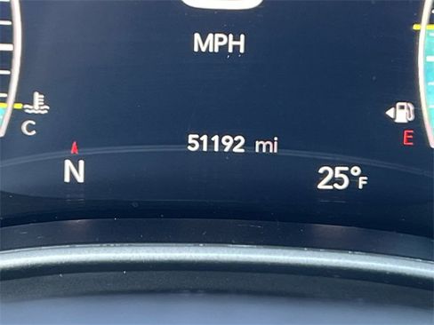 Used 2025 Chrysler Pacifica Select image 7