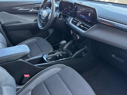 Used 2025 Chevrolet TrailBlazer LT FWD image 19