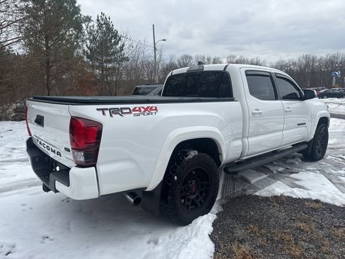 Used 2018 Toyota Tacoma TRD Sport image 8