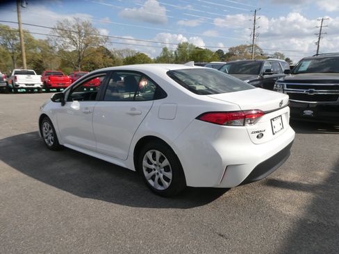 Used 2023 Toyota Corolla LE image 8
