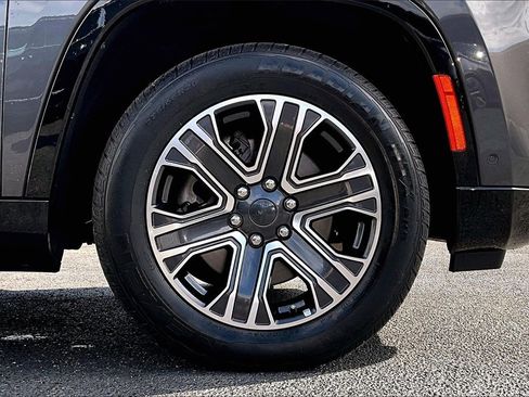 Used 2023 Jeep Wagoneer Series II image 39