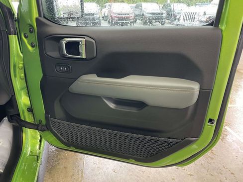 New 2025 Jeep Gladiator Mojave image 16