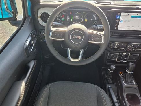 Used 2024 Jeep Wrangler Sahara image 6