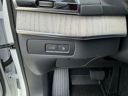 Certified 2024 Volvo XC90 T8 Ultimate w/ Protection Package Premier AWD/4WD image 23