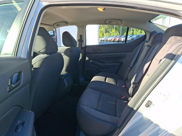 Used 2025 Nissan Altima 2.5 SV FWD image 10