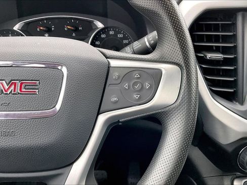 Used 2023 GMC Acadia SLE w/ Driver Convenience Package image 11