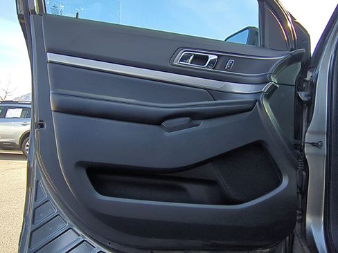 Used 2018 Ford Explorer XLT w/ Equipment Group 202A image 14