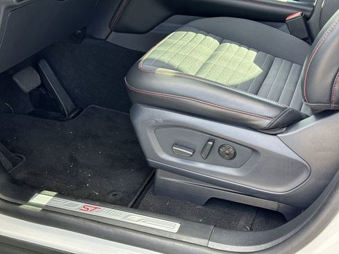 Used 2025 Ford Explorer ST-Line w/ Premium Package image 17