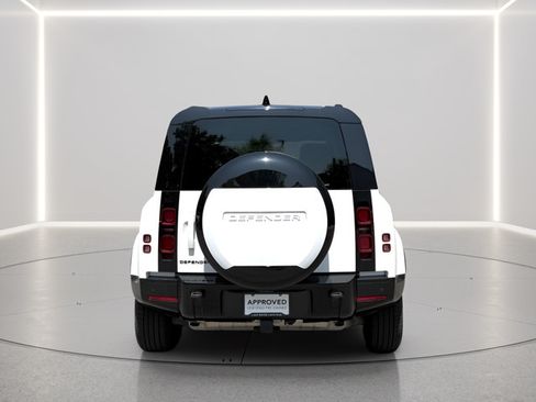 Certified 2025 Land Rover Defender 110 X-Dynamic SE AWD/4WD image 4