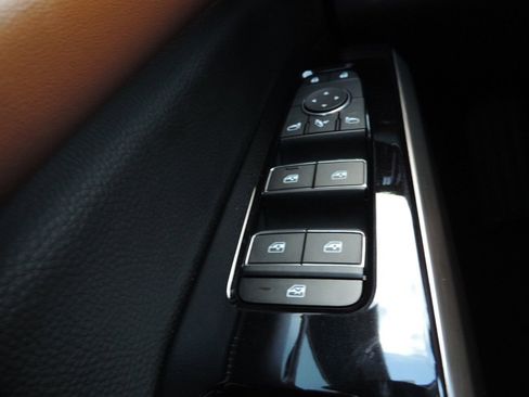 Used 2024 Nissan Pathfinder Platinum FWD image 27