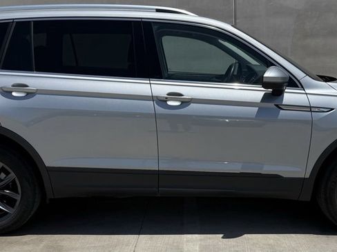 Used 2023 Volkswagen Tiguan SE image 3