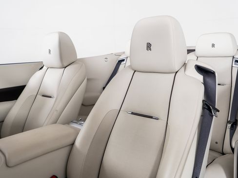 Used 2017 Rolls-Royce Dawn image 3