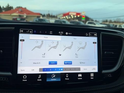 New 2026 Chrysler Pacifica Select image 46