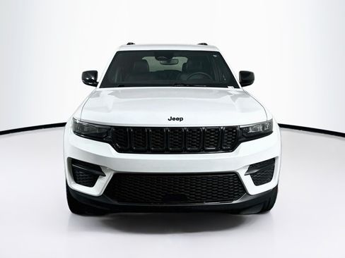 Used 2023 Jeep Grand Cherokee Altitude RWD image 2