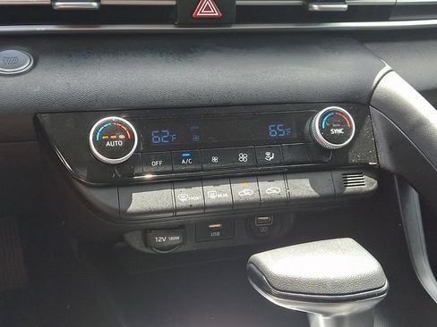 Used 2023 Hyundai Elantra SEL FWD image 17