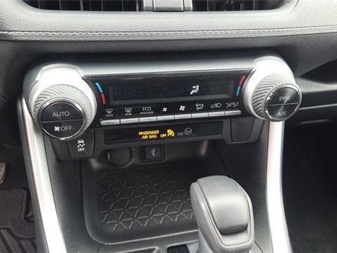 Used 2021 Toyota RAV4 XLE w/ Convenience Package image 22