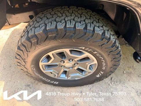 Used 2017 Jeep Wrangler Rubicon w/ Power Convenience Group AWD/4WD image 10