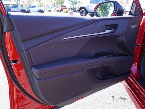 Used 2025 Toyota Camry SE image 15