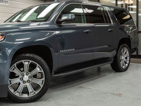 Used 2019 Chevrolet Suburban LT image 11
